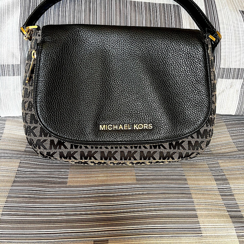 Michael Kors NWOT - Signature Material/Leather